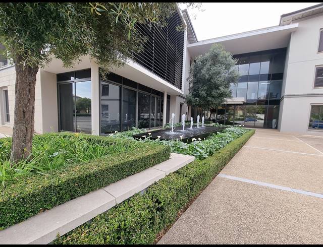 1,151M² OFFICE TO LET IN GLENADRIENNE